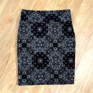 Lularoe Cassie XL, worn once in must have print!